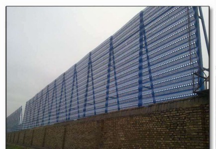 料場防風抑塵網(wǎng).jpg 料場防風抑塵網(wǎng).jpg