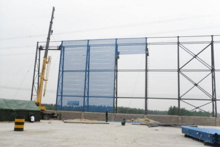防風(fēng)網(wǎng)施工.jpg 防風(fēng)網(wǎng)施工.jpg